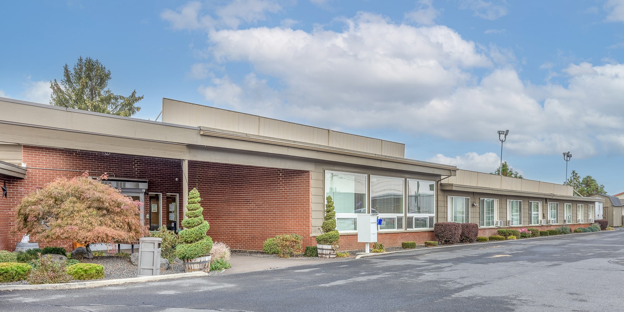 Linden Post Acute building front entrance.